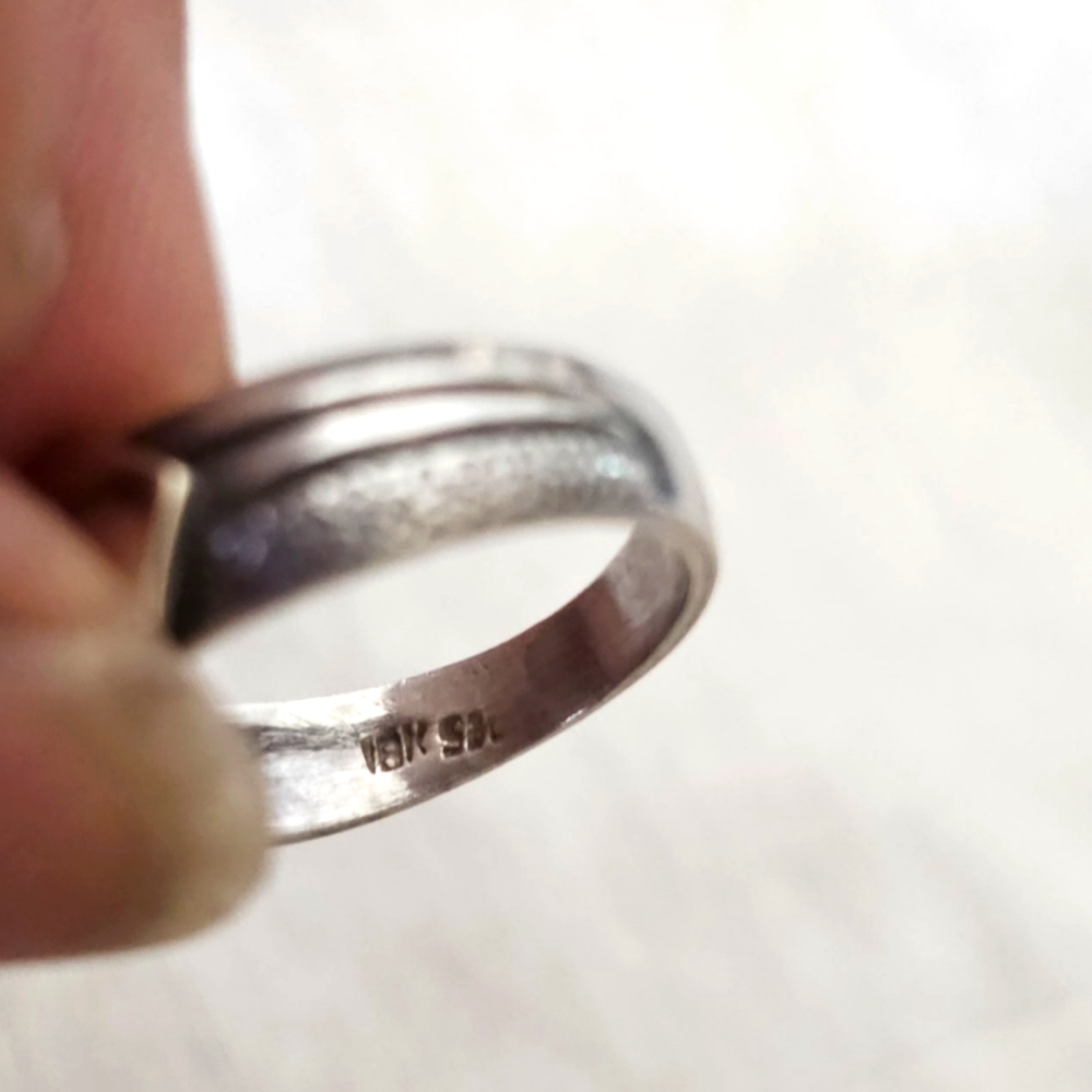 Ring - Picture 3 of 3